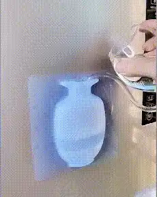 Silicone vase with flowers